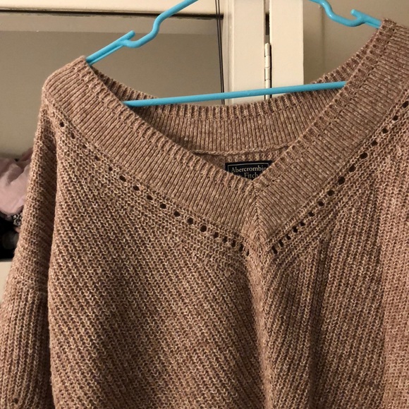 Off the shoulder Oversized Sweater - Picture 2 of 3